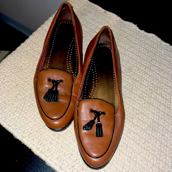 Flats - Picture 1 of 3